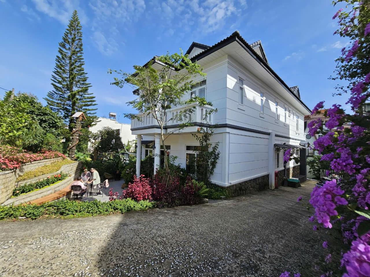 Bach Place 4*