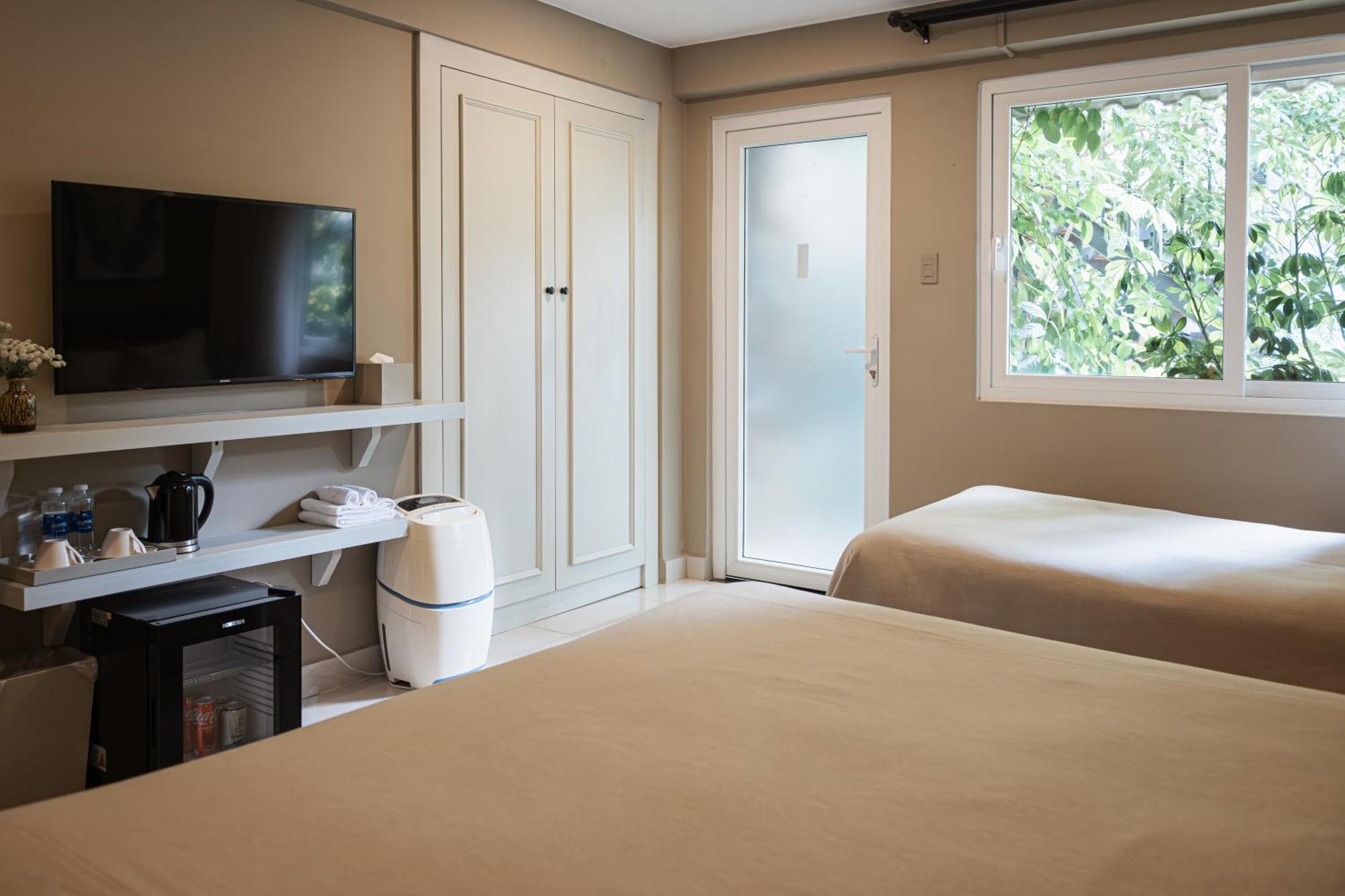 Bach Place 4*