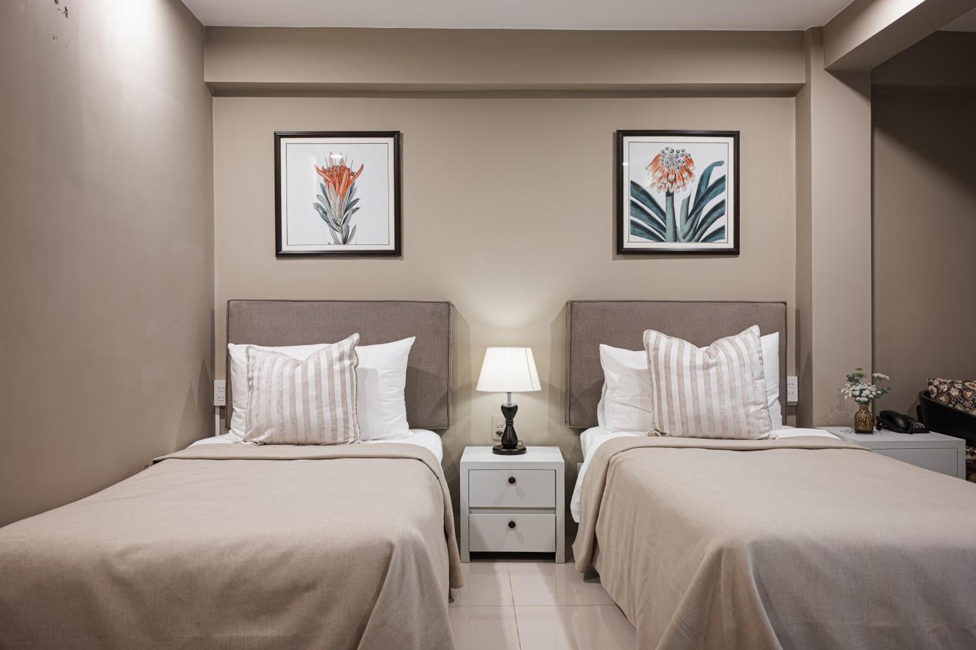 Bach Place Khách sạn 4*