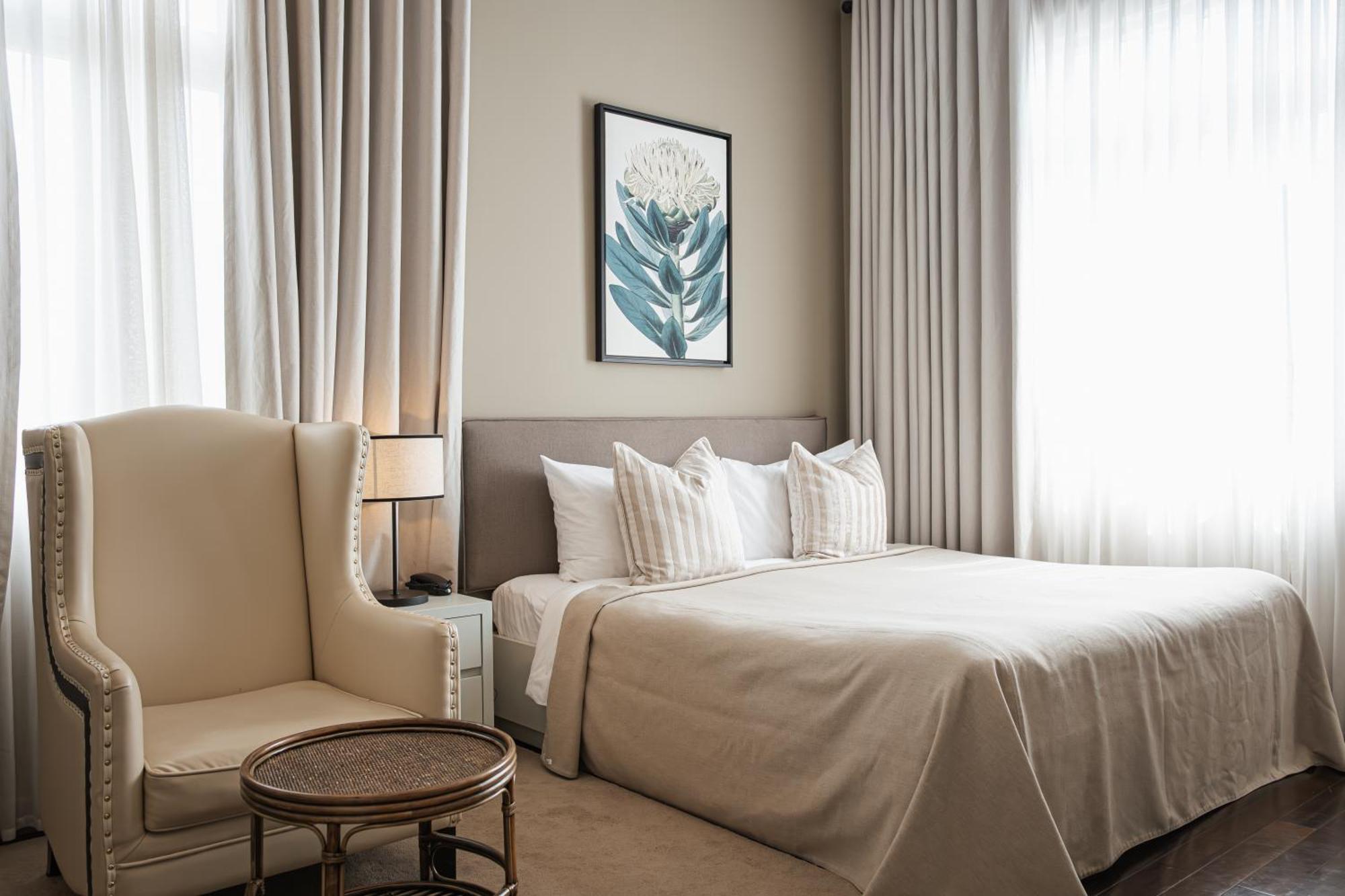 Khách sạn Bach Place 4*