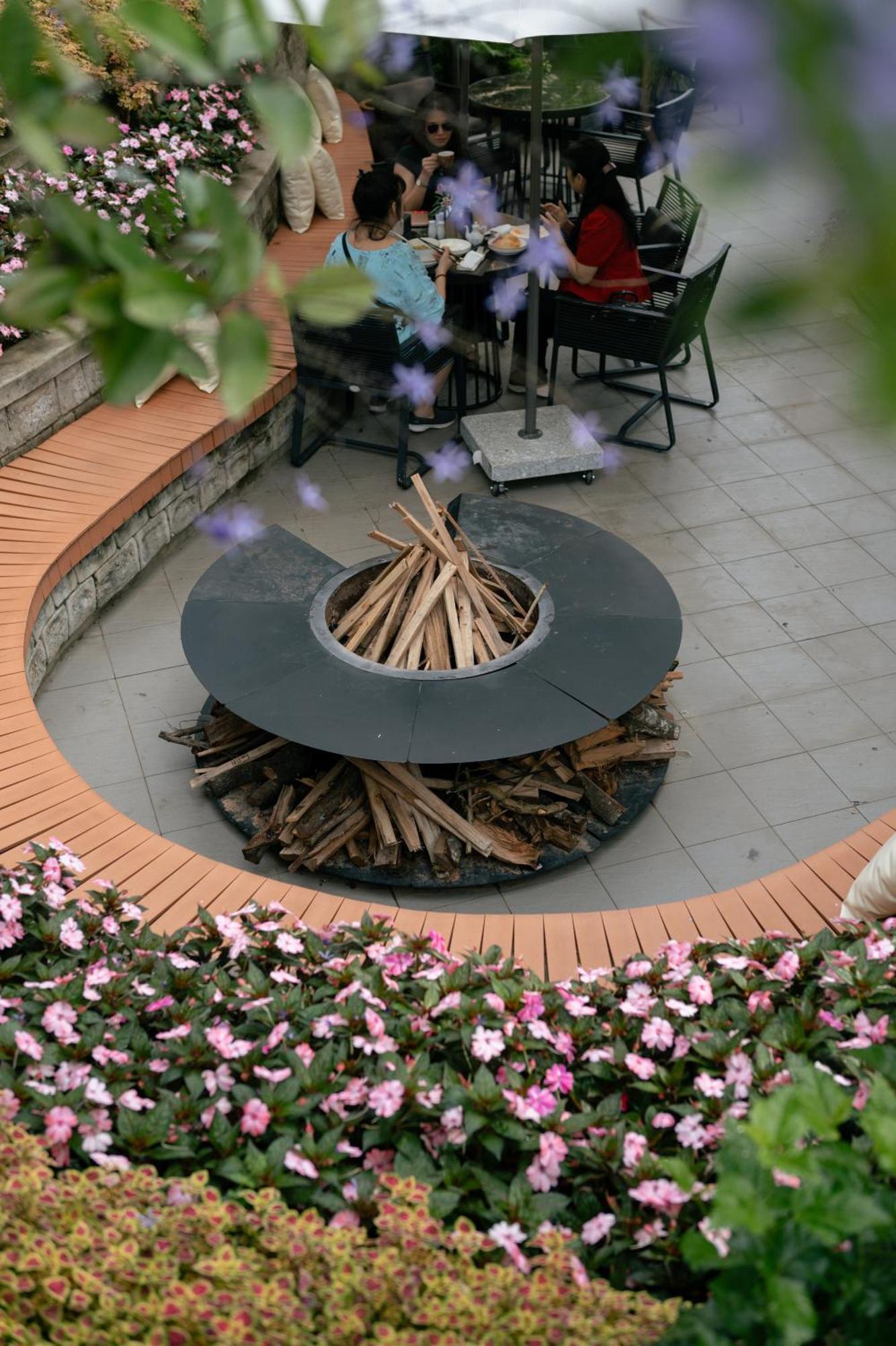 Bach Place Khách sạn 4*